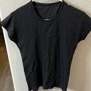 Lululemon tshirt
